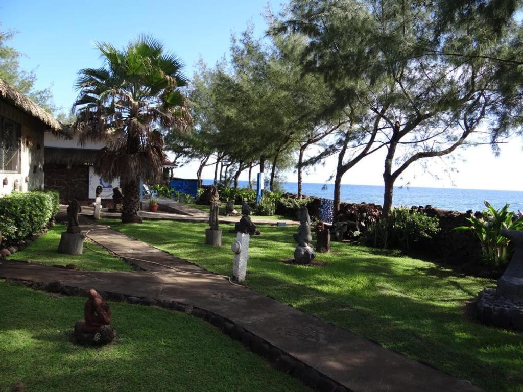 Hotel Boutique La Perouse Hanga Roa Exterior photo